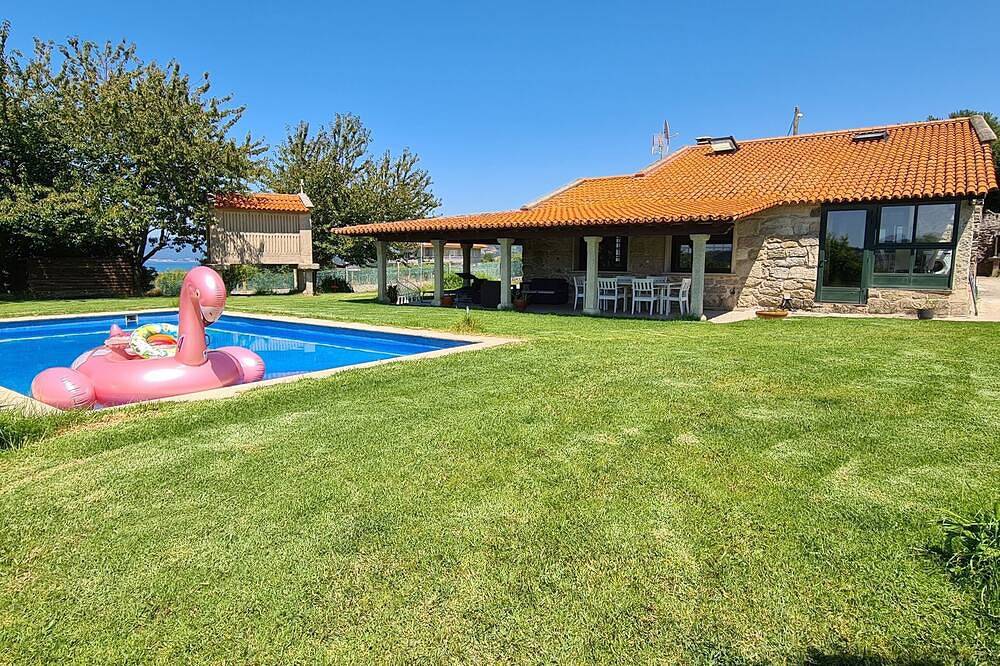 Villa bueu swimming pool 350 m beach in Bueu, Rías Baixas