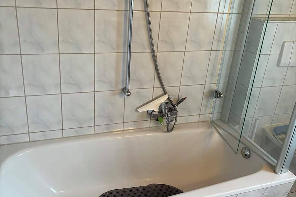 Ganze Wohnung, Ferienwohnung 65m², Balkon, 1 Schlafzimmer, Wohn/Schlafzimmer, W-Lan in Frasdorf, Chiemsee