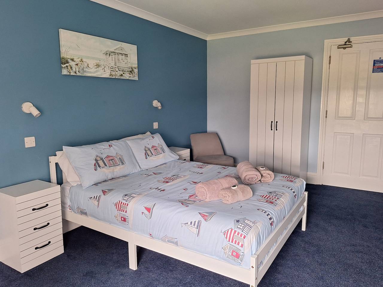 Doppelzimmer mit eigenem Bad und Blick auf die Landschaft in Alfold, Surrey