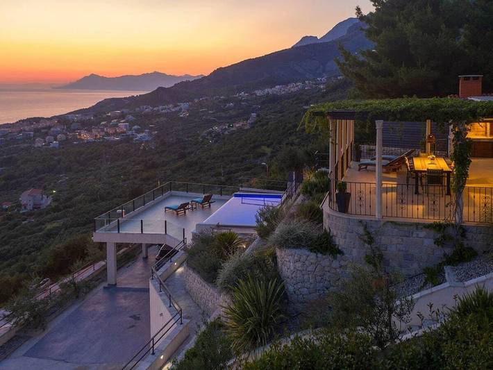 Villa pour 5 personnes, avec terrasse ainsi que piscine et jardin à Makarska - 2
