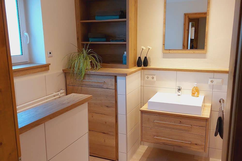 Ganze Wohnung, Gemütliche Ferienwohnung zw. Mosel und Rhein, an div. Traumschleifen und Burgen in Brodenbach, Landkreis Mayen-Koblenz