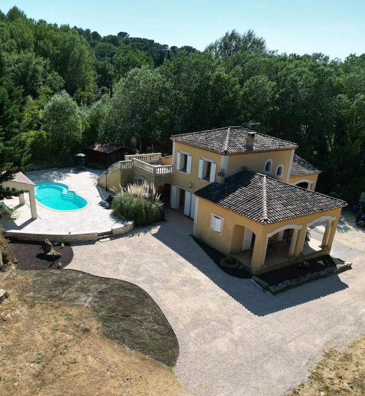 Maison de vacances pour 8 personnes, avec Balcon ainsi que Terrasse et Piscine à Trets