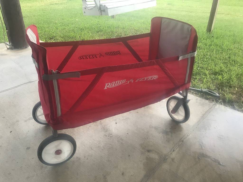 Come relax by beach, cozy cottage close to the beach & Jetty. Water views in Brazoria County