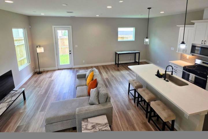 Vacation rental for 8 people, with yard, kid friendly in Houston