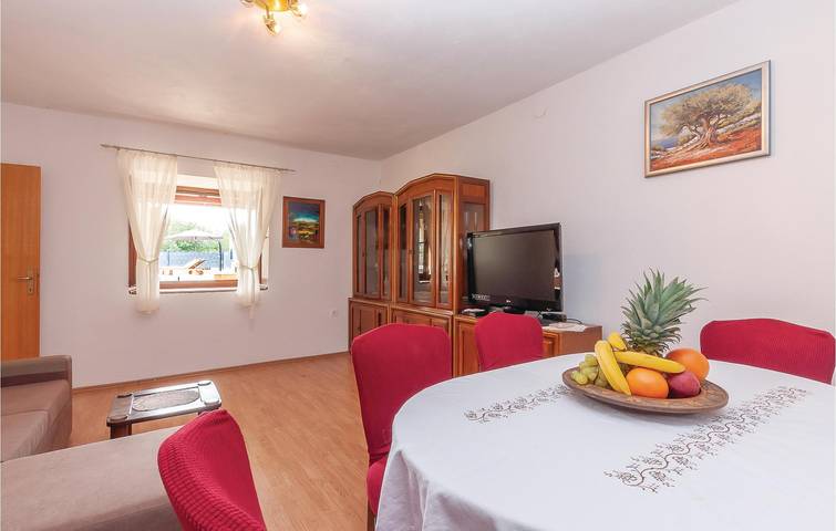 Geräumige 112 m² große Ferienwohnung mit Pool, Terrasse und WLAN in der Nähe des Flusses Krka in Puljane, Dalmatinisches Zagora