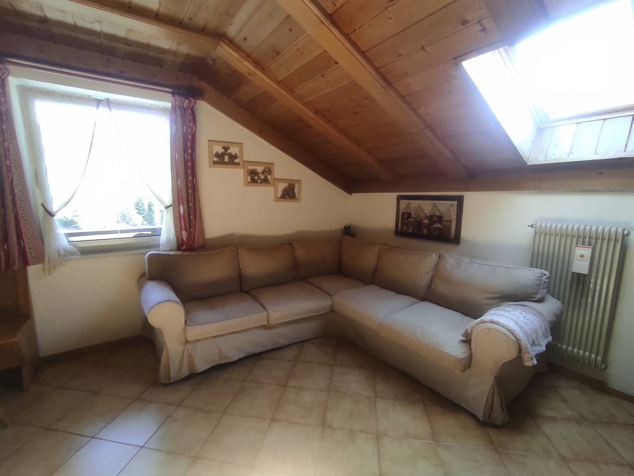 Apartamento entero, Apartamento 'Maema' con vistas a la montaña y balcón in Moena, Dolomiti Superski