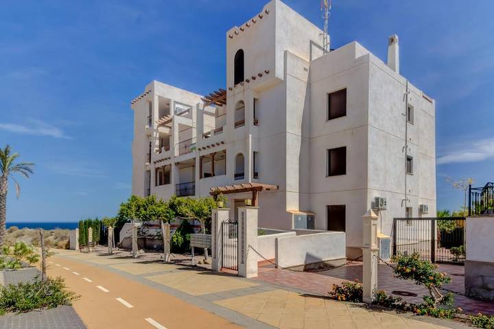 Ferienwohnung für 4 Personen, mit Garten und Ausblick sowie Pool und Terrasse - 1