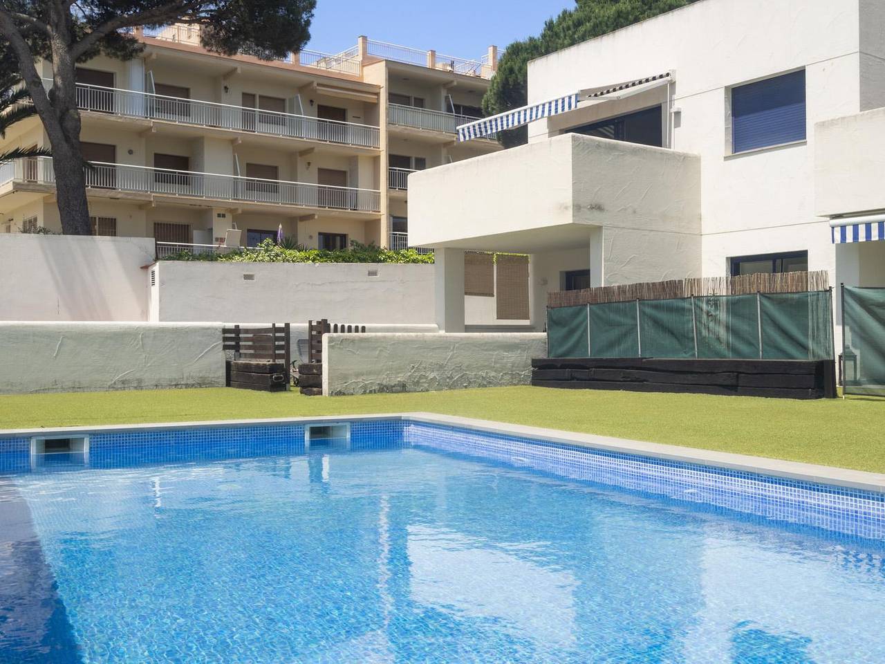 Apartamento entero, Ref. Riells Mar: Piscina y parking a 100m de la playa de Riells. in La Escala, Alt Empordà