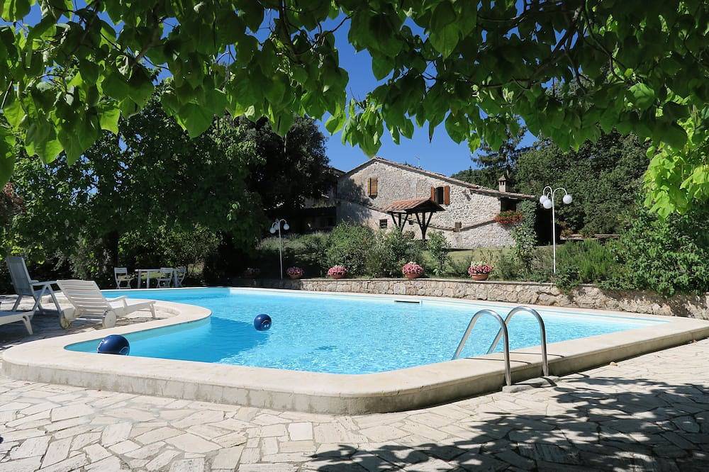 Stupenda villa con piscina privata, giardino e vista sulle colline di Siena in Monteriggioni, Chianti
