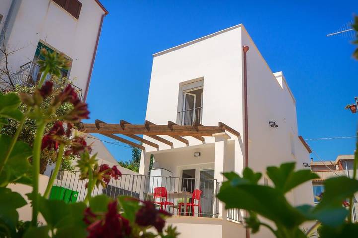 Location de vacances pour 6 personnes, avec terrasse ainsi que jacuzzi et piscine à Santa Maria Navarrese - 4