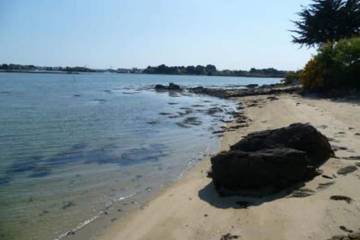 Gîte pour 6 personnes, avec jardin ainsi que jacuzzi et terrasse dans Plage De Saint Cado Belz