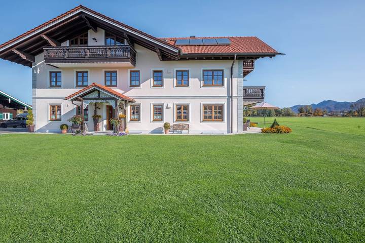 Ferienwohnung für 4 Personen, mit Whirlpool und Garten sowie Sauna