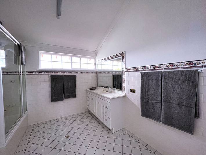 Holiday home for 11 people, with garden in Mandurah