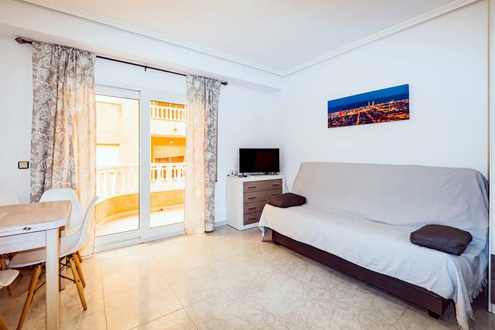 Apartment for 2 people, with balcony in Torrevieja