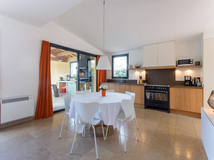 Location de vacances pour 8 personnes, avec terrasse ainsi que piscine et balcon/terrasse, adapté aux familles à Malaucène - 4