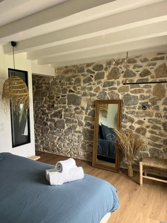 Maison d’hôte pour 2 personnes, avec jardin ainsi que vue et piscine - 1
