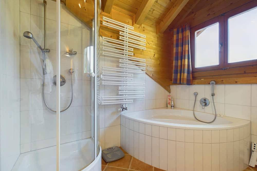 Traumhaftes Ferienhaus mit Sauna Nähe Schigebiet in Tuxer Alpen, Hippach