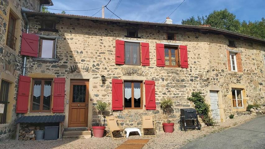 Gîte pour 6 personnes, avec jardin et vue, adapté aux familles dans Chénelette