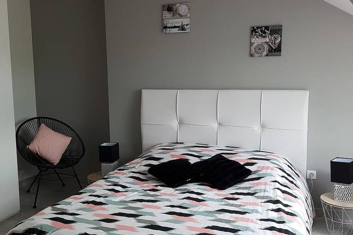 Gîte pour 2 personnes, avec Piscine à Theneuil