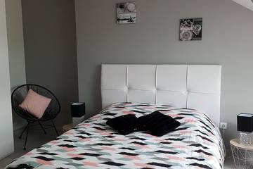 Gîte pour 2 personnes, avec piscine à Theneuil
