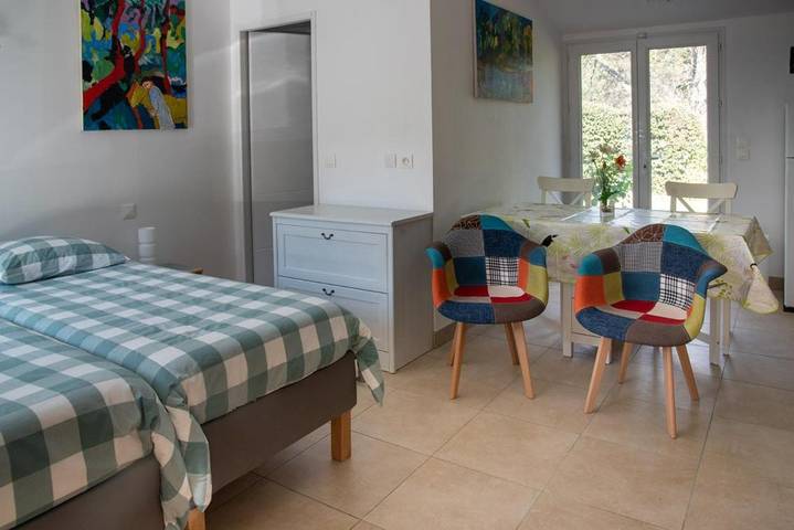 Gîte pour 2 personnes, avec Terrasse ainsi que Jardin et Piscine à Maurens - 4