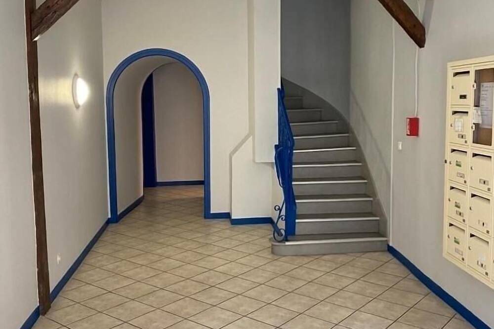 Entire apartment, Beau Studio Centre Ville et Proche Gare in Bourges, Bourges region