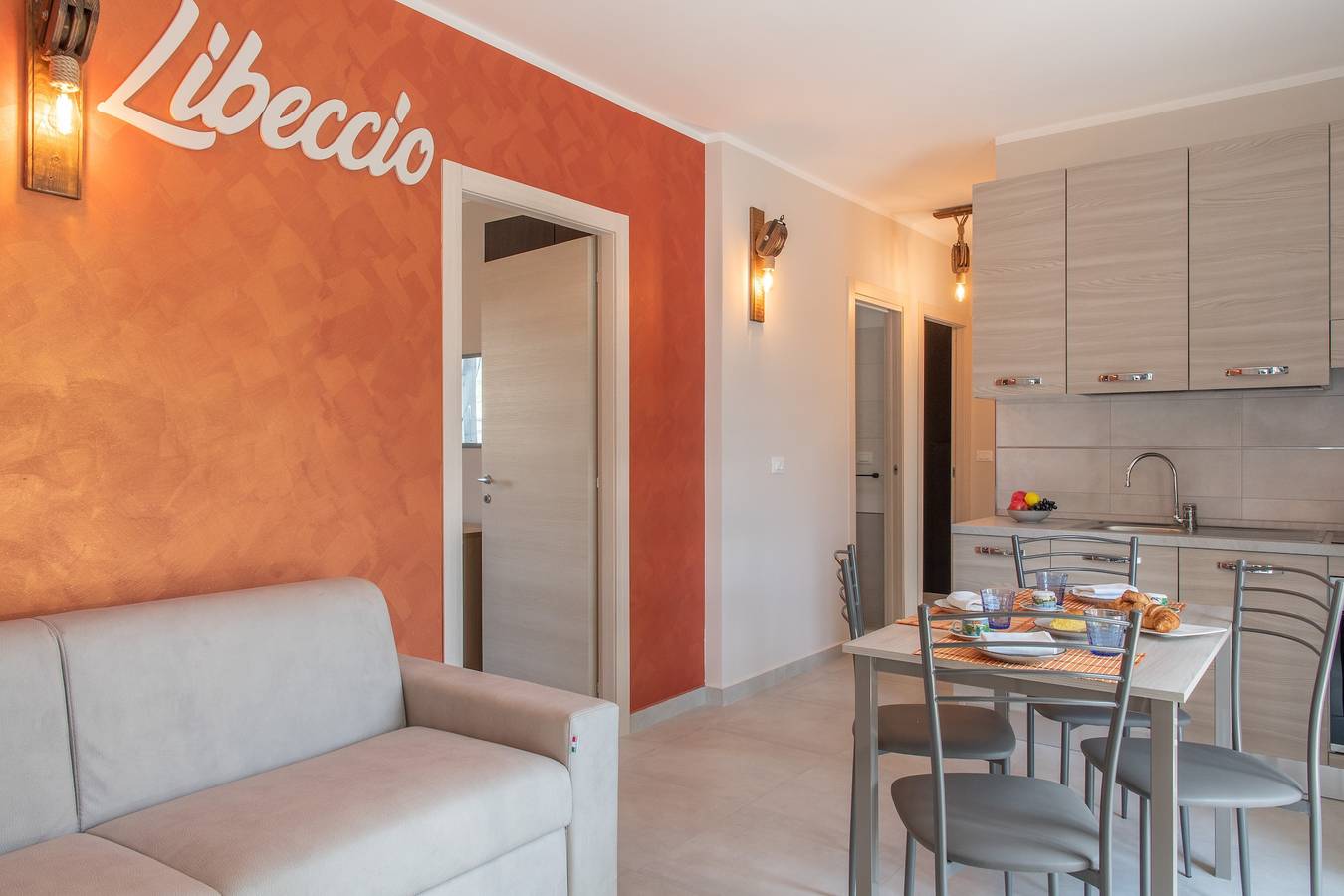 Appartamento intero, Appartamento 'Libeccio' con balcone, Wi-Fi e aria condizionata in Loano, Riviera di Ponente