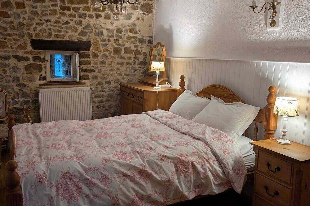 Private gîte La Bonne Marie - garden & pool - dog friendly in Thorigné-en-Charnie, Mayenne