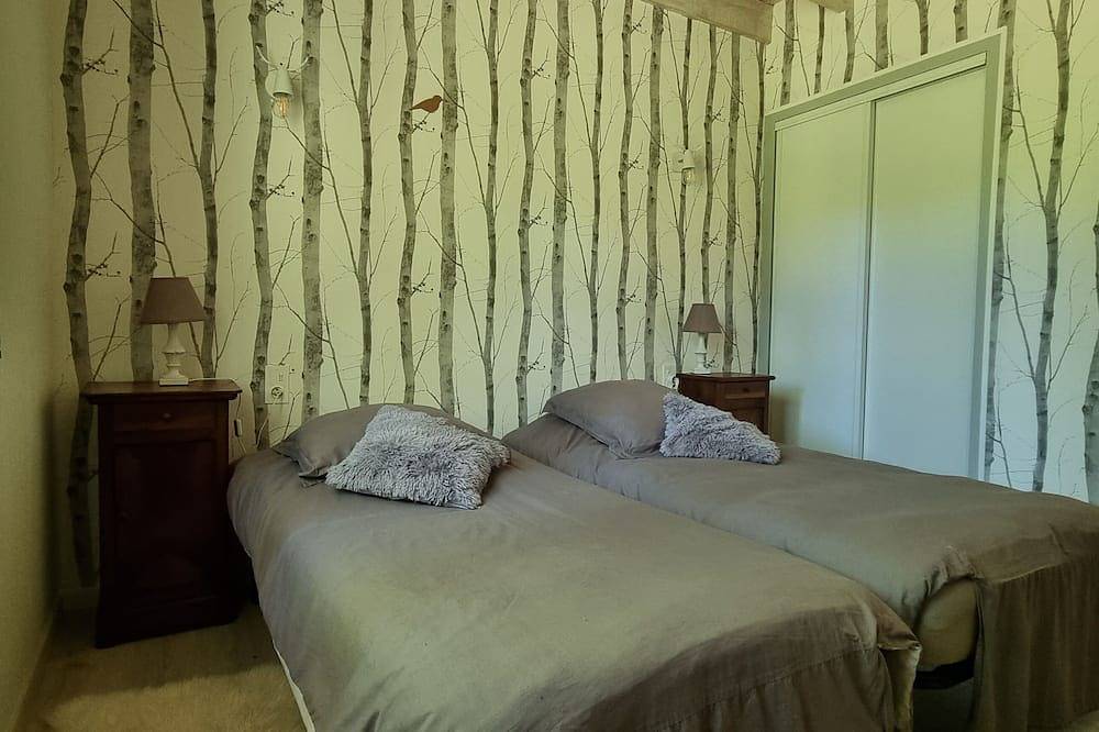 Quiet mountain house, south-facing terrace with magnificent mountain views in Larcat, Pirineos franceses