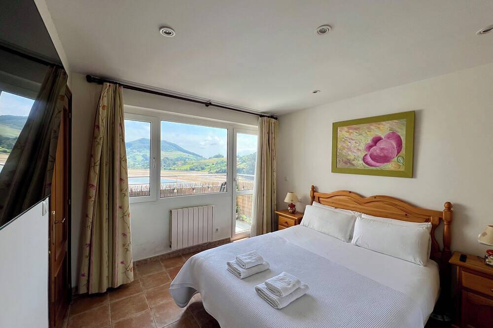 Entire apartment, La Ria - by Wehomes - Mogro River in Mogro, Miengo