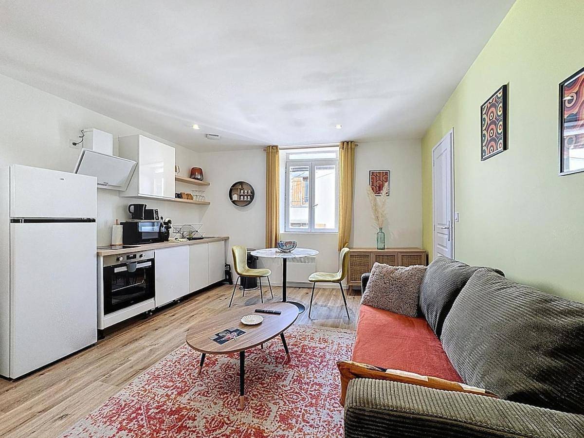 Appartement entier, Séjour en groupe Immeuble 10 pers, Aulnat in Aulnat, Région de Clermont-Ferrand