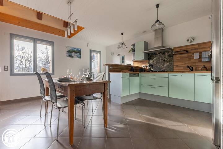 Gîte pour 2 personnes, avec jardin à Aurières