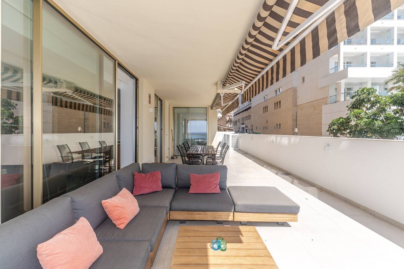 Entire apartment, Apartment 'Great First Line Amazing Terrace' with Sea View, Wi-Fi and Air Conditioning in Marbella Centre, Marbella