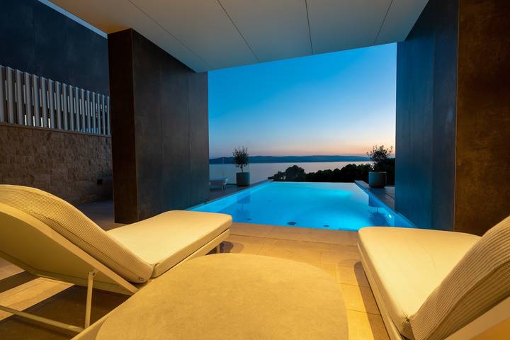 Ferienhaus für 8 Personen, mit Balkon/Terrasse und Pool in Baska Voda