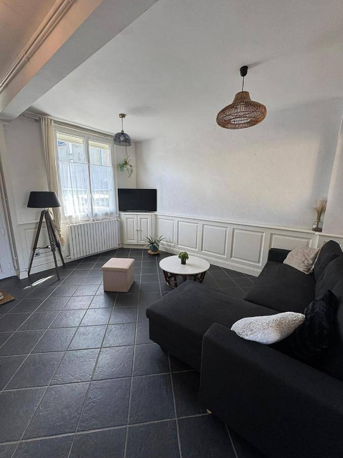 Gîte pour 8 personnes, avec Terrasse et Jardin dans Saint-Baudelle
