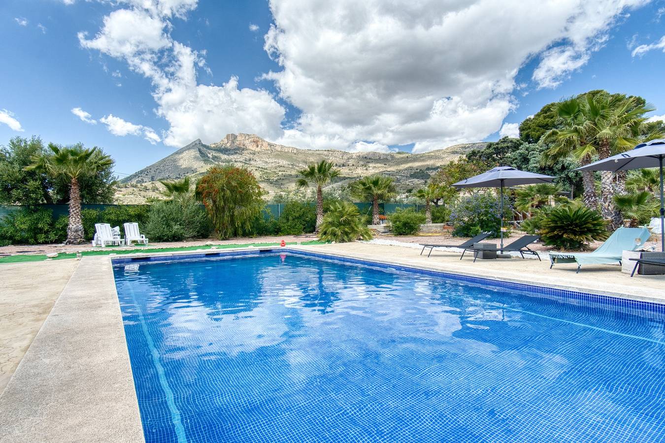 Gehele studio, Studio Appartement 'La Luna' met Uitzicht op de Bergen, Wifi en Airconditioning in Jijona, Alicante Binnenland