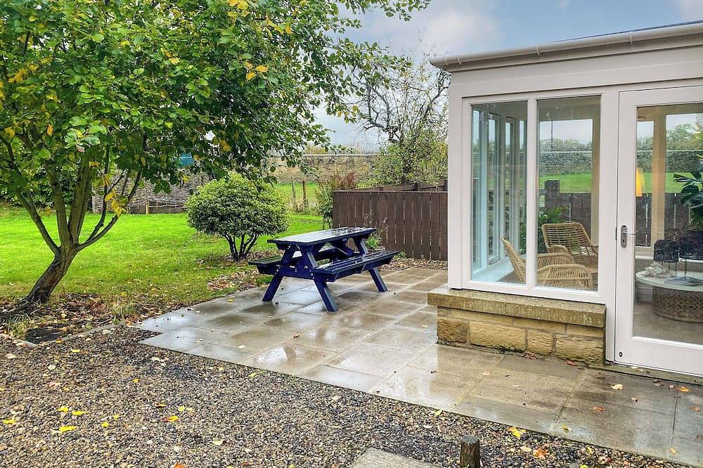 Log Cabin for 2 People in Leeds, West Yorkshire