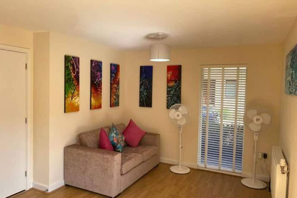 Contemporary, Cosy House with Free Parking & Garden; 5 mins to Addenbrooke's in Cambridge, Cambridgeshire