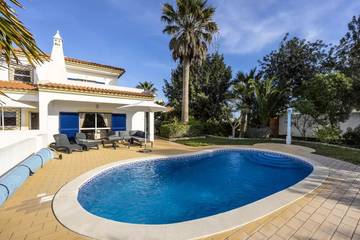 Location de vacances pour 6 personnes dans Boliqueime