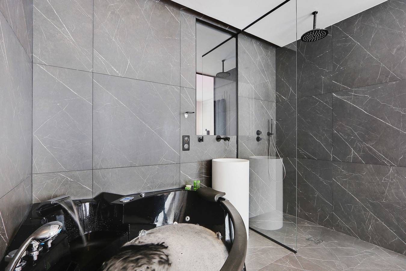 Entire apartment, Superb Suite with Ac Beaubourg Le Marais in 1st Arrondissement, Paris