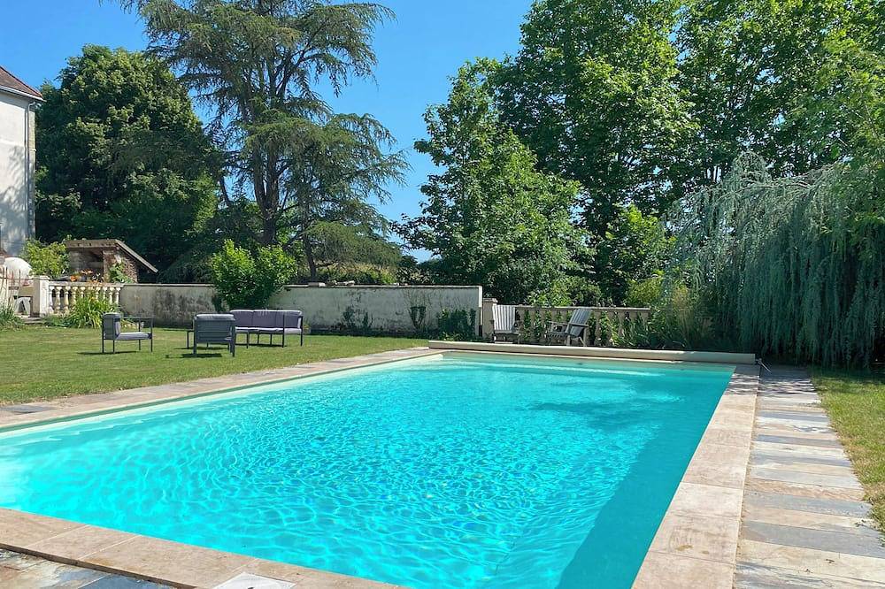 Château de Champagnat, pool, park, hot tub, for 10 guests, Wifi, A/C in Cusset, Région de Vichy
