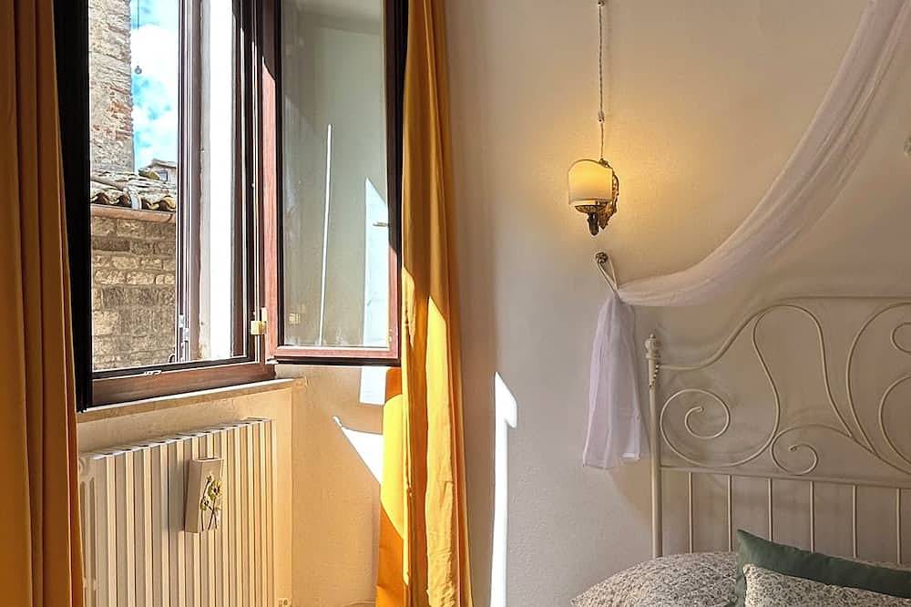 Entire apartment, Charming apartment in beautiful Todi in Todi, Perugia Province