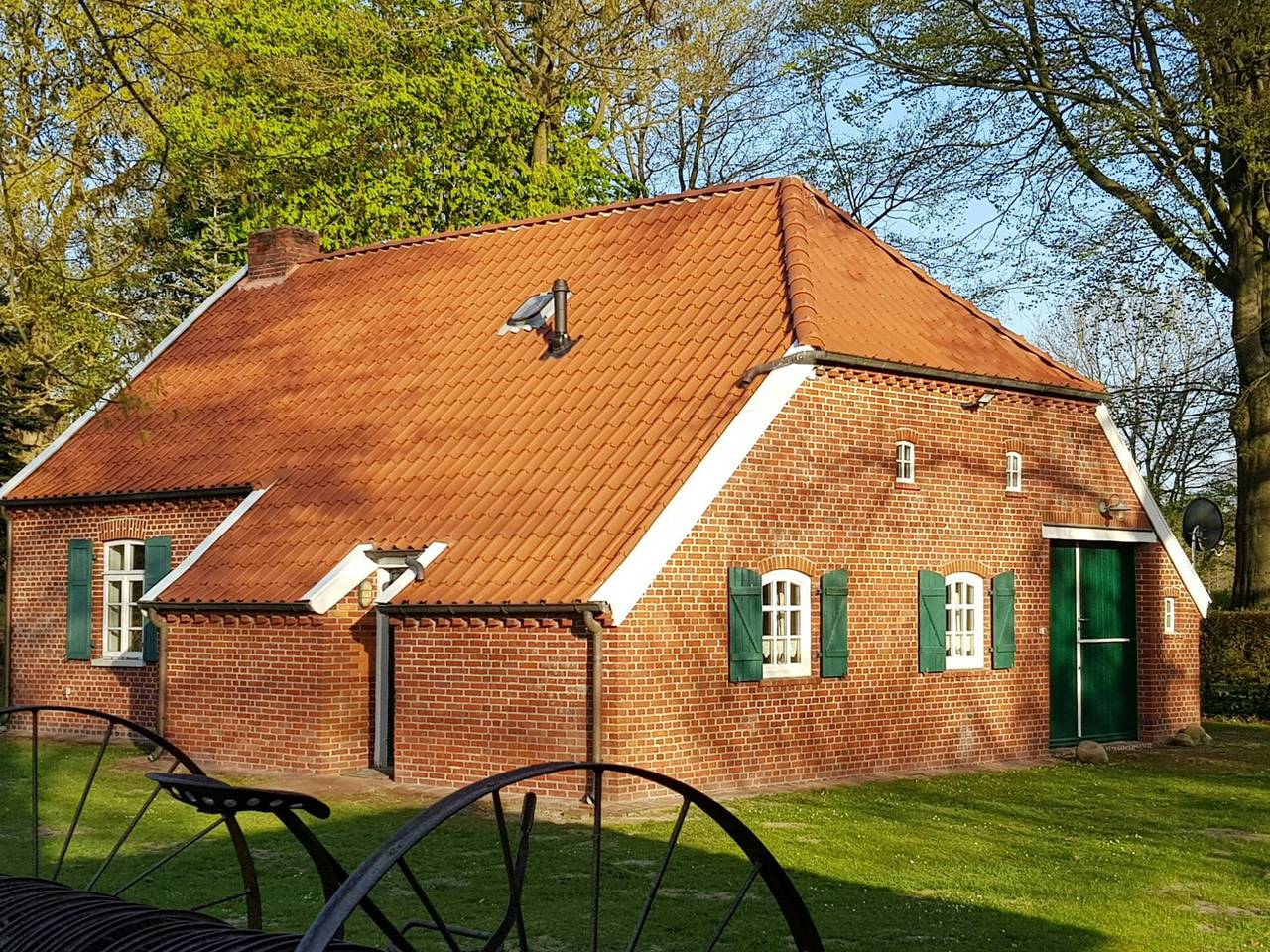 Ostfriesisches Moorhaus an der Fehnroute in Wiesmoor, Nordseeküste