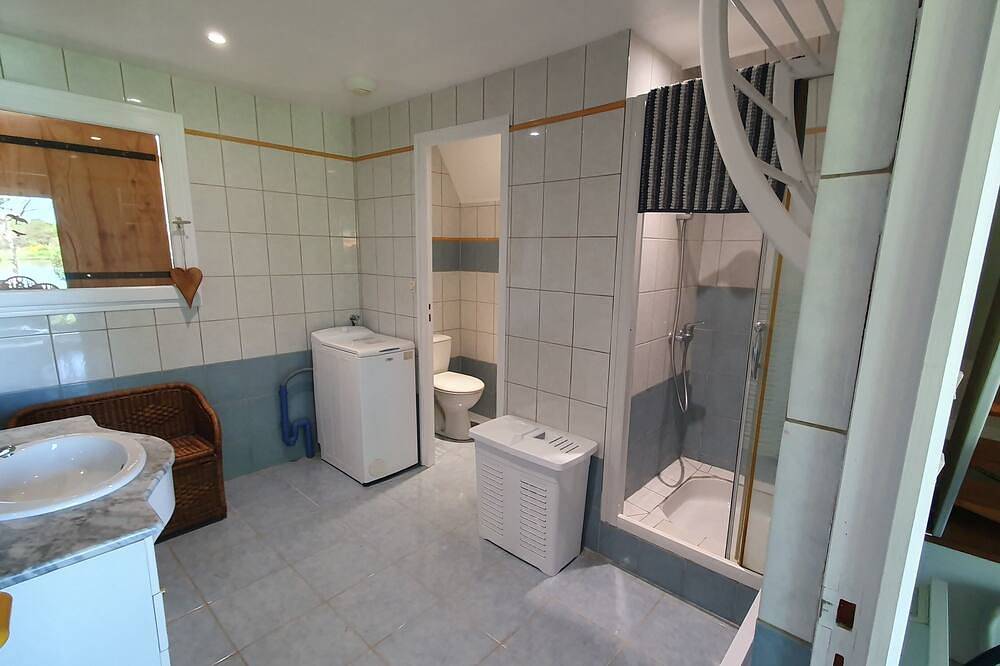 Rural 2 bedroom fully equiped Chalet, 1 of 2, by lake near Chaillac sleeps max 6 in Chaillac, Le Blanc und Umgebung