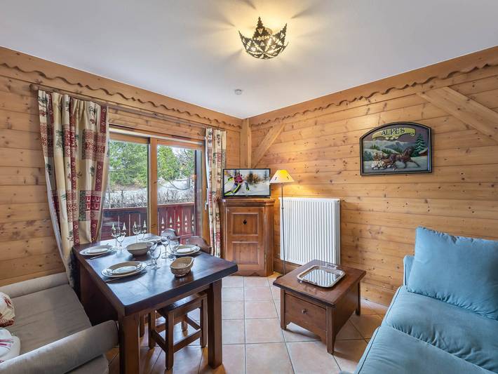 Gîte pour 4 personnes, avec piscine et terrasse dans Meribel Village