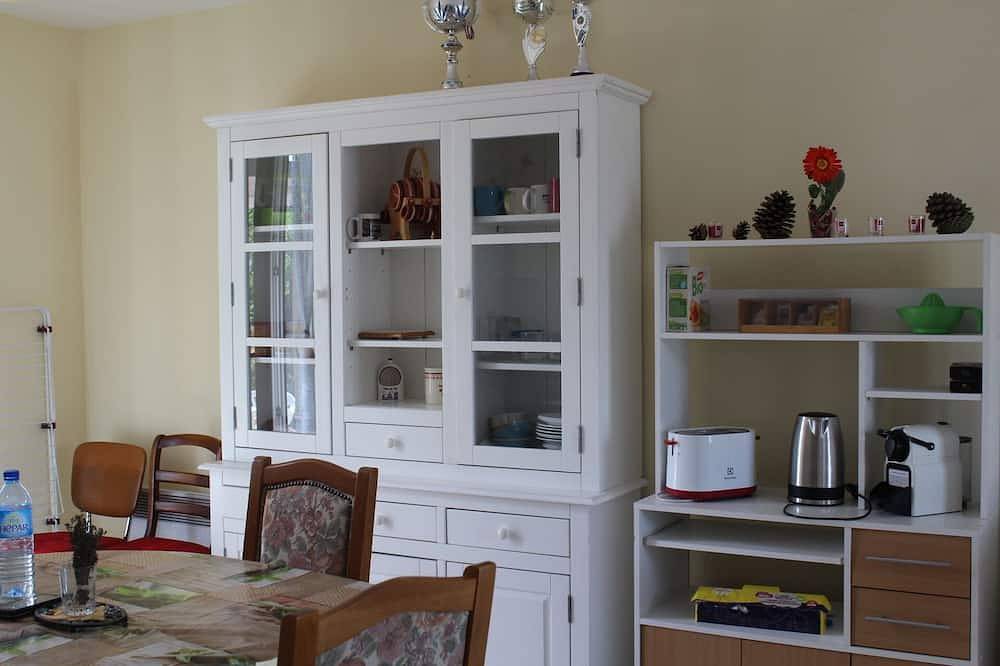 Gite le Lizard 4/6 Personnes Maison Individuelle Avec Jardin in Château-du-Loir, Valle del Loira