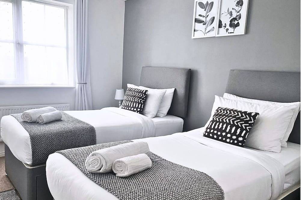 Central Peaceful Home with Parking, Wi-Fi & Garden in Stafford, Staffordshire