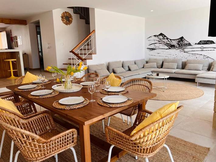 Maison d’hôte pour 8 personnes, avec terrasse et vue ainsi que piscine et bassin pour enfant, animaux acceptés à Porto Santo