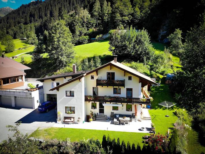 Gîte pour 2 personnes, avec Balcon et Terrasse ainsi que Jardin et Vue à Gortipohl