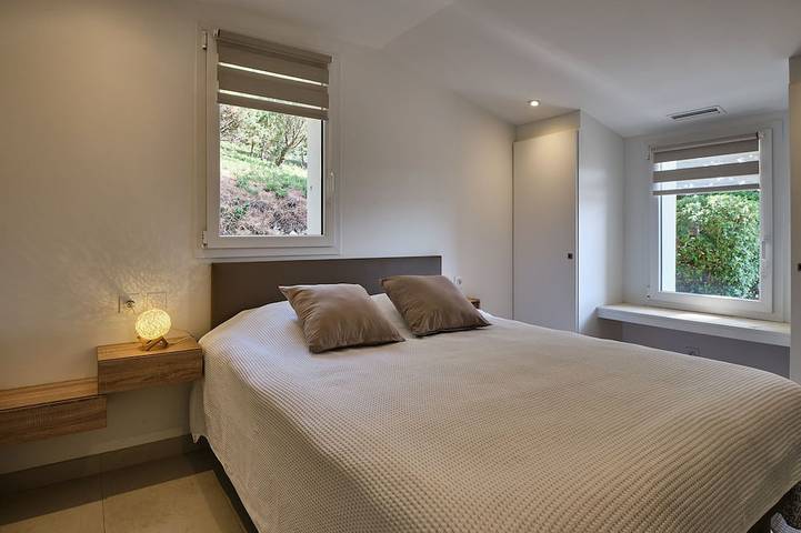 Location de vacances pour 12 personnes, avec Jacuzzi ainsi que Terrasse et Jardin à Siran - 2